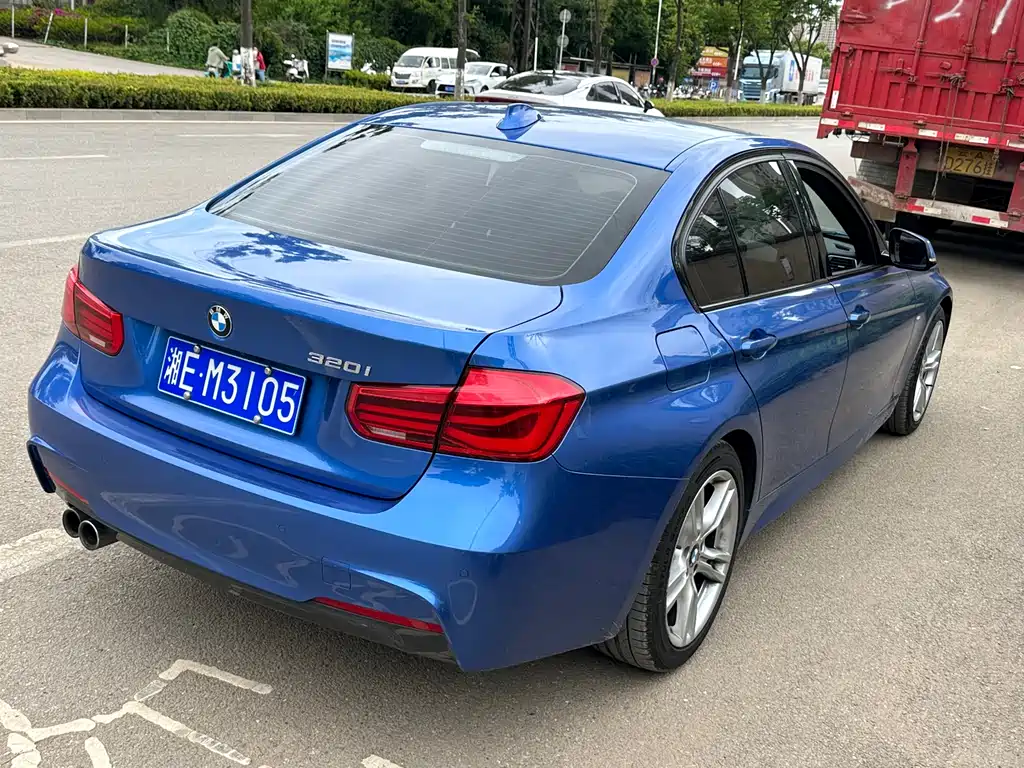 BMW 3 Series 2018 — фото 6