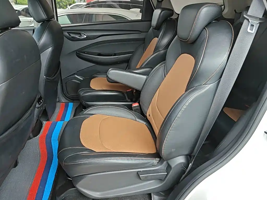 Wuling Hongguang S3 2018 — фото 17
