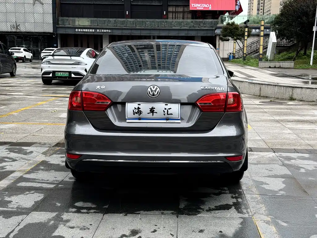Volkswagen Sagitar 2012