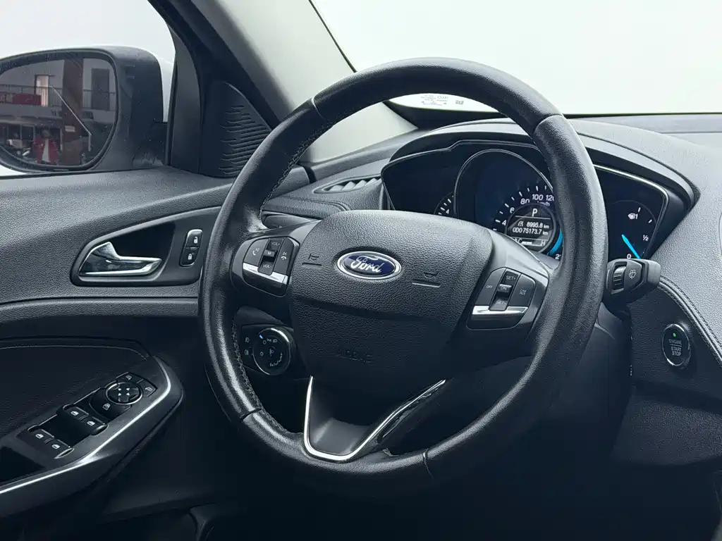 Ford Escort 2020 — фото 14