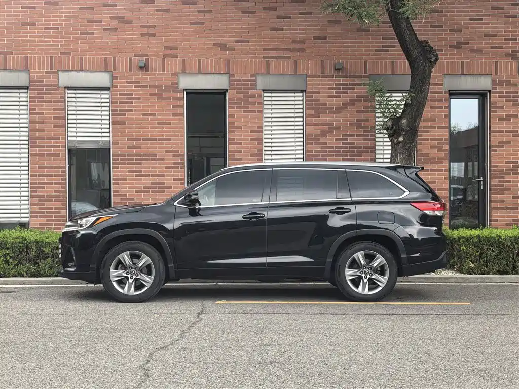 Toyota Highlander 2018 — фото 11
