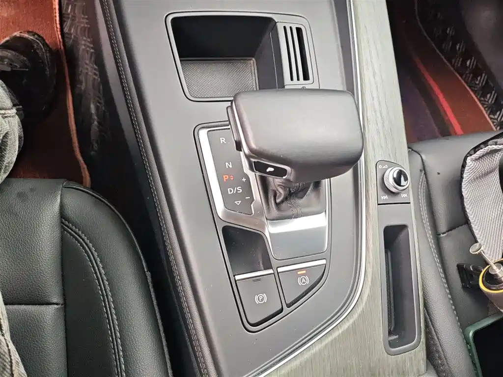 Audi A4L 2022 — фото 13
