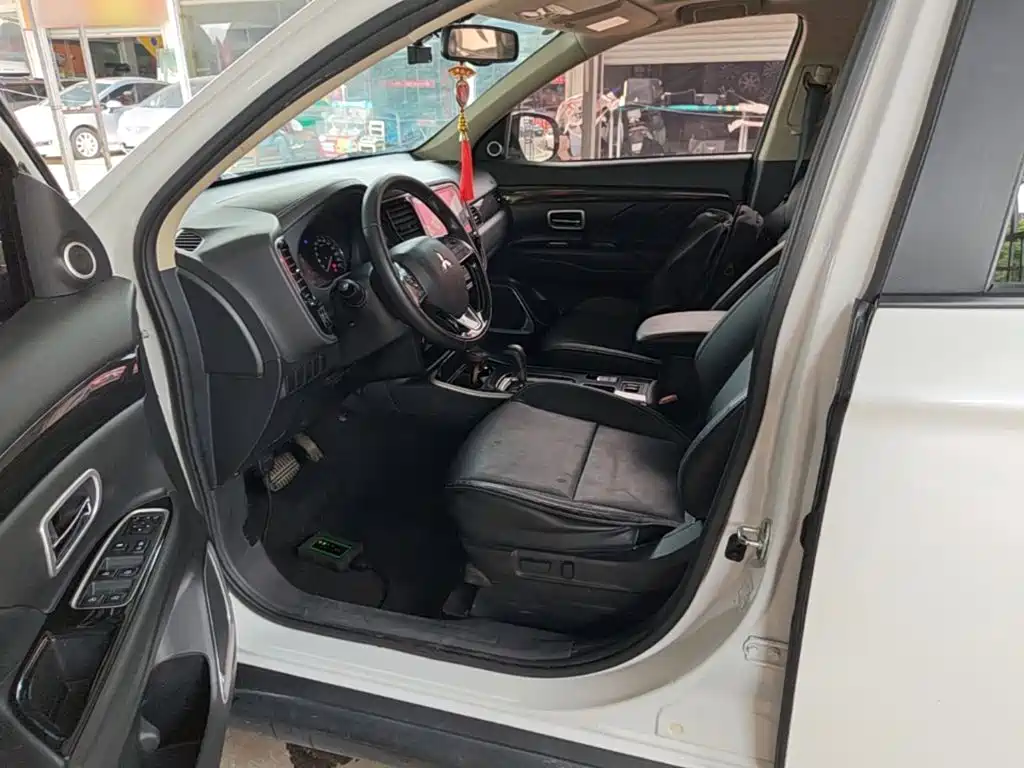 Mitsubishi Outlander 2019 — фото 15