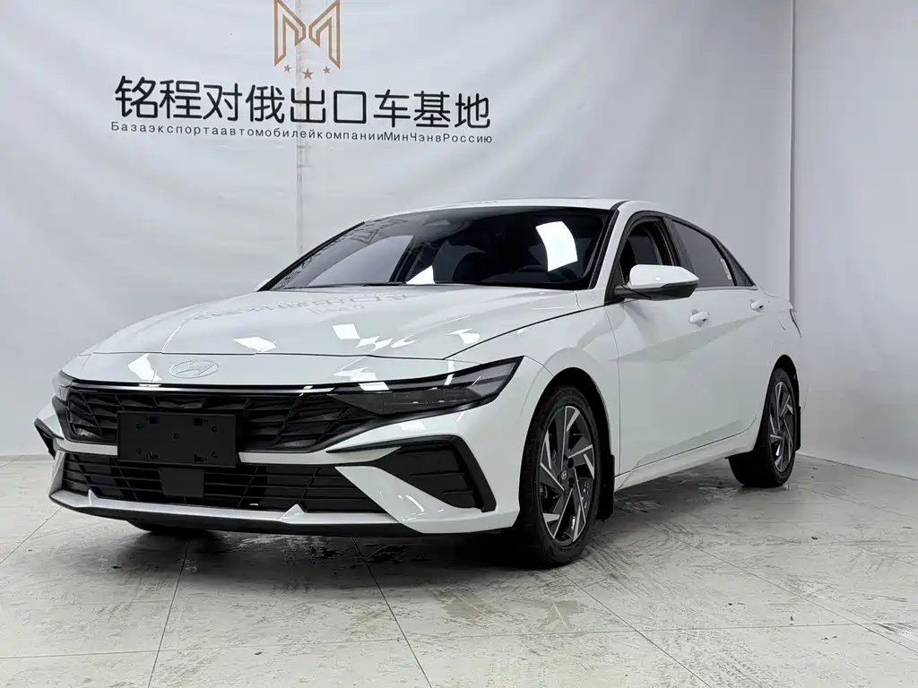 Hyundai Elantra 2023 — фото 1