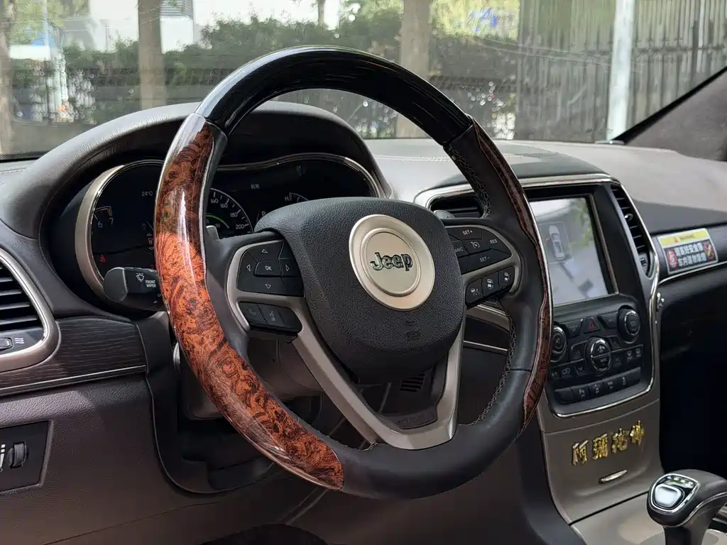 Jeep Grand Cherokee 2015 — фото 7