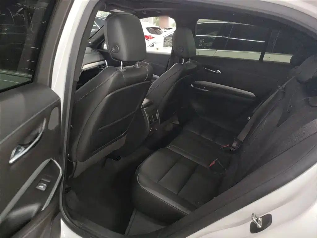 Cadillac XT4 2019 — фото 17