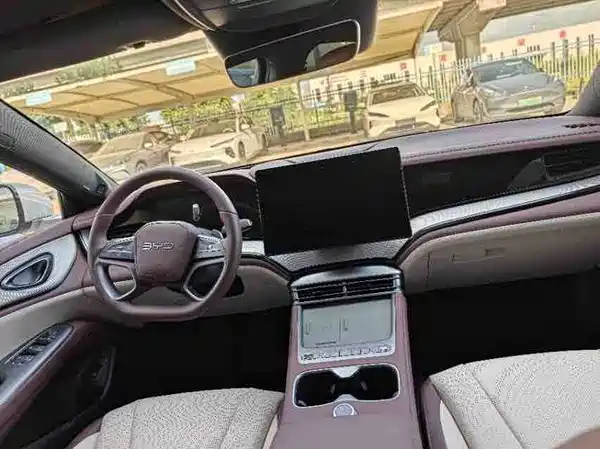 BYD Seal 07 DM-i 2025