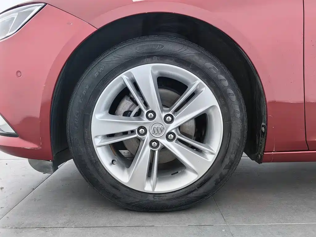 Buick Regal 2018 — фото 17