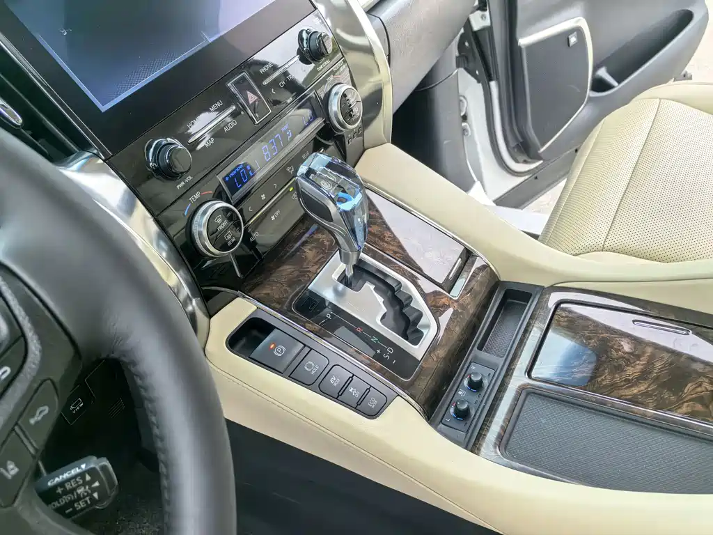 Toyota Alphard 2020 — фото 11