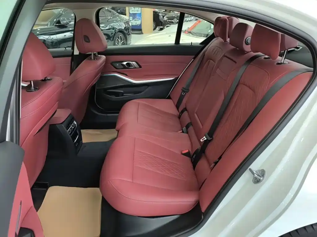 BMW 3 Series 2025 — фото 17