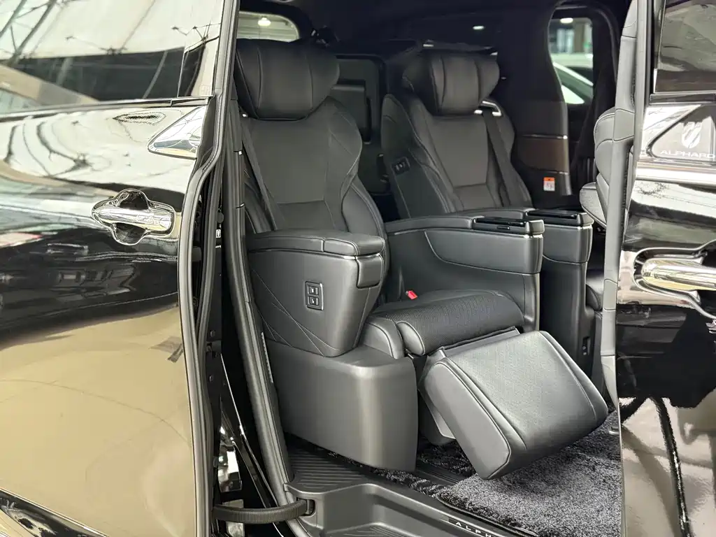 Toyota Alphard 2024 — фото 23