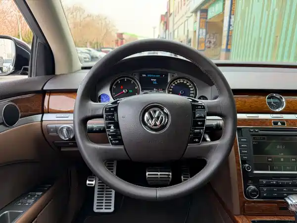 Volkswagen Phaeton 2015