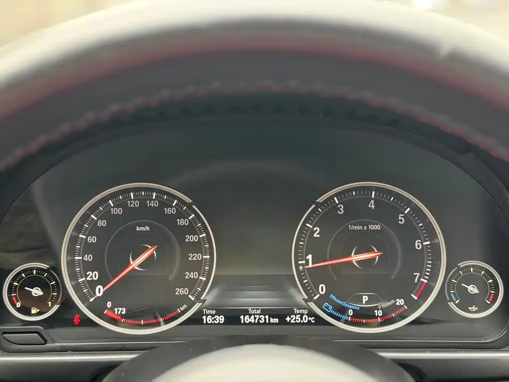 BMW 5 Series 2015 — фото 12