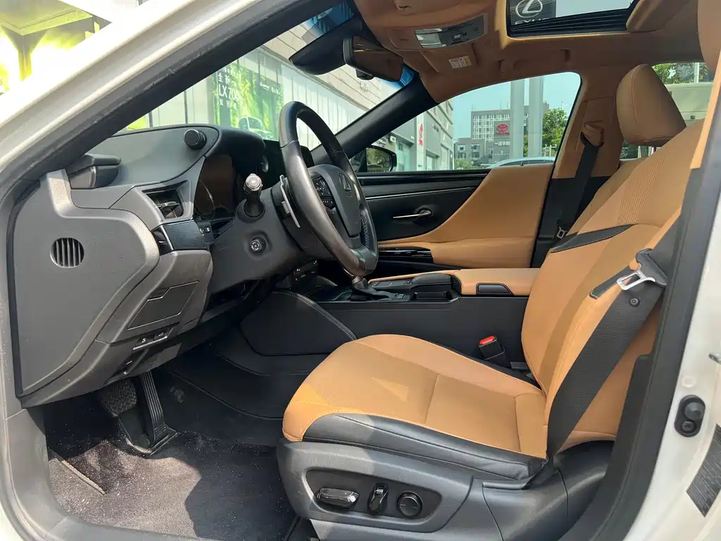 Lexus ES 2022