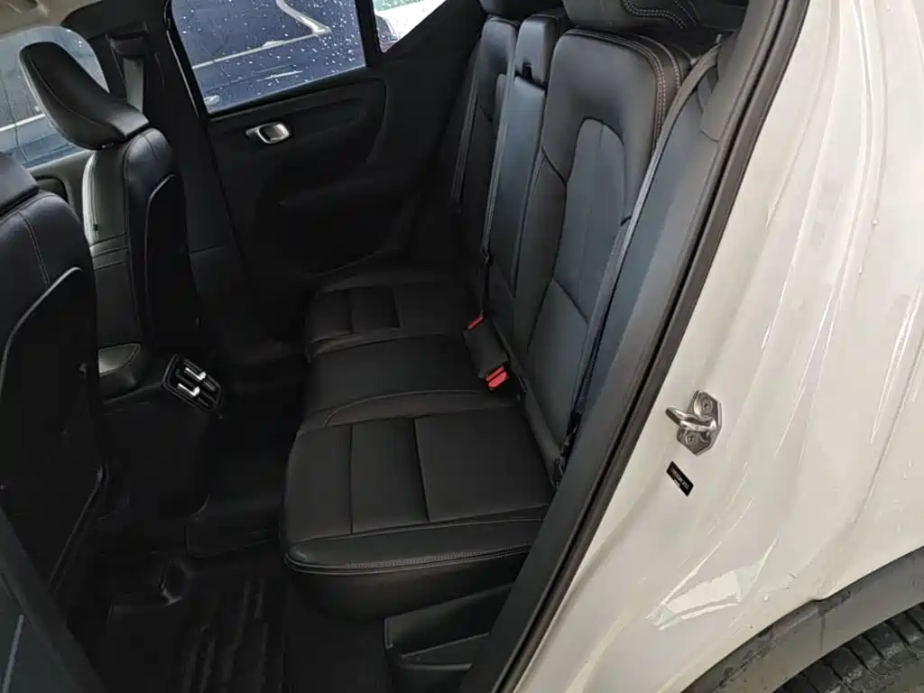 Volvo XC40 2021 — фото 17