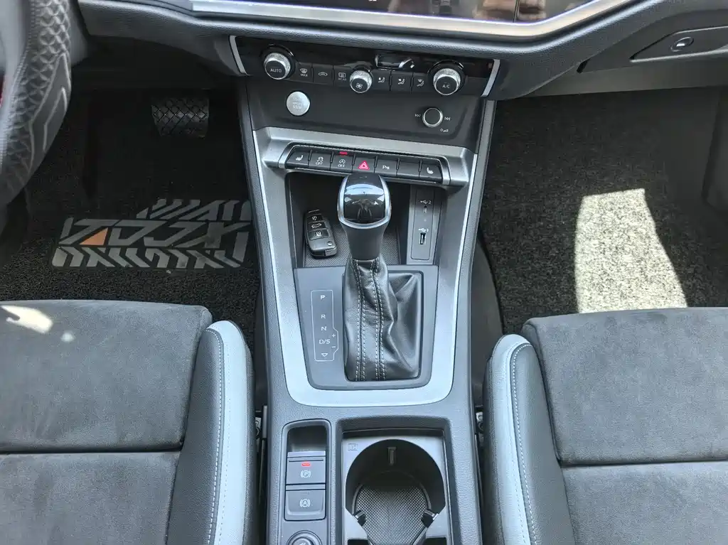 Audi Q3 2020 — фото 16