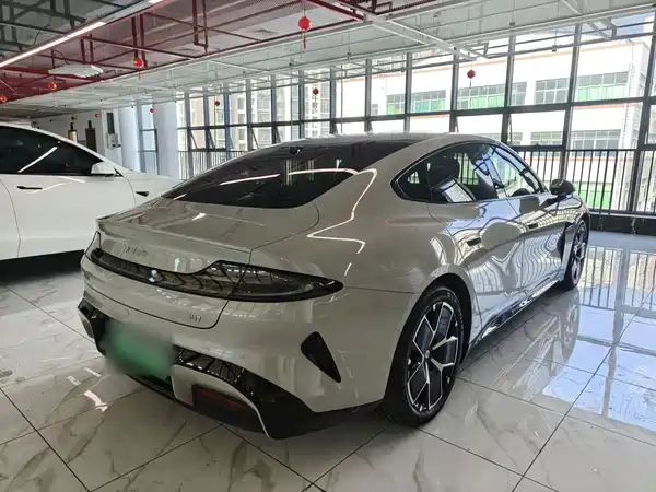 Xiaomi SU7 2025