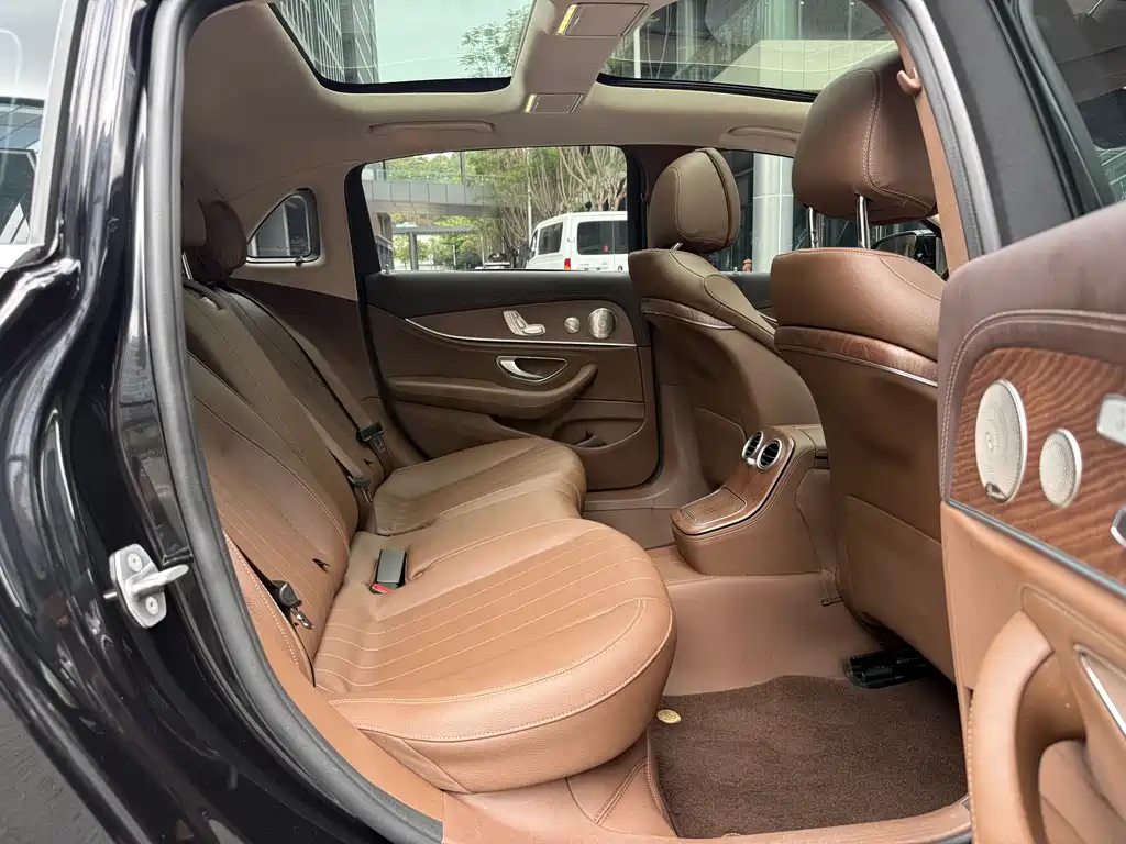 Mercedes-Benz E-Class 2022 — фото 14