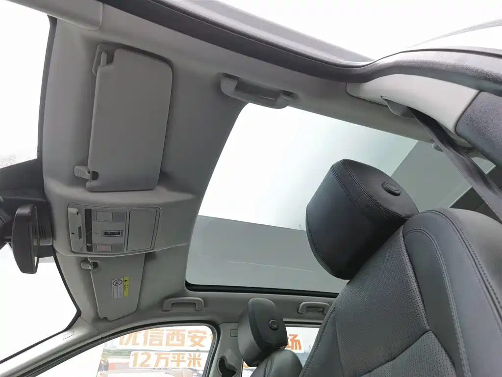 Land Rover Discovery Sport 2018 — фото 14