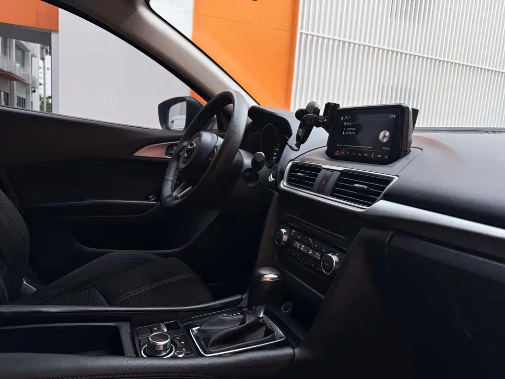 Mazda 3 Axela 2017 — фото 21