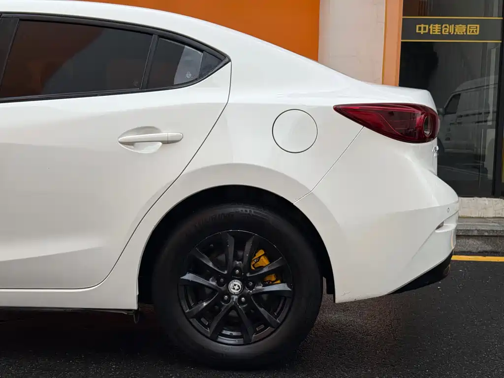 Mazda 3 Axela 2017 — фото 25