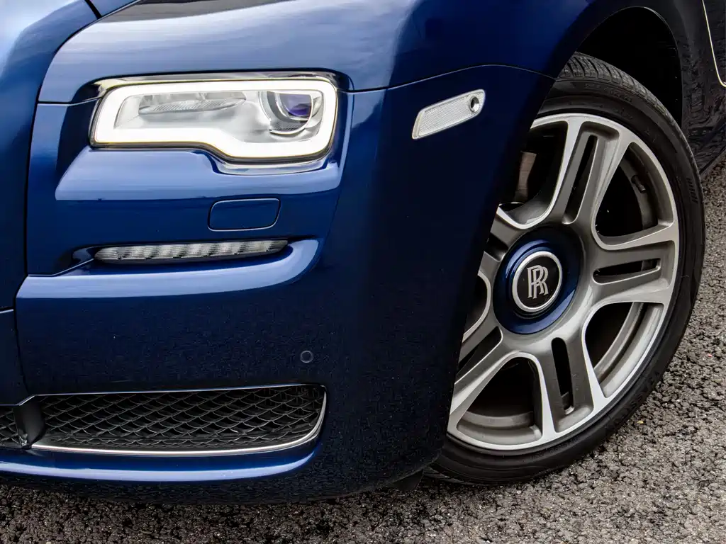 Rolls-Royce Ghost 2016 — фото 28