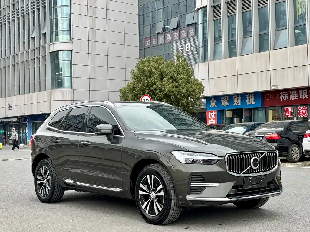Volvo XC60 2022 — фото 3