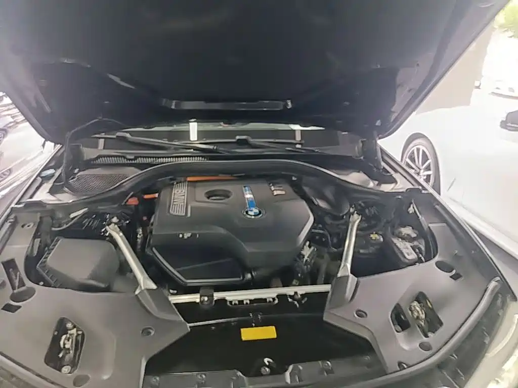 BMW 5 Series New Energy 2020 — фото 20