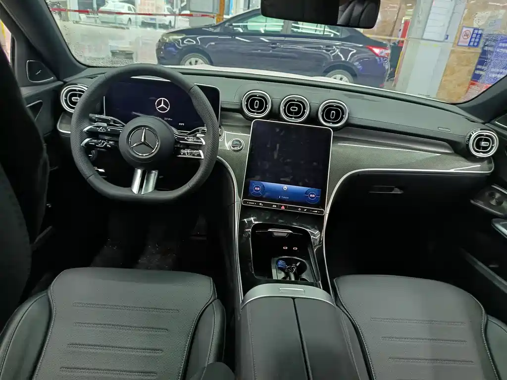 Mercedes-Benz C-Class 2023 — фото 8