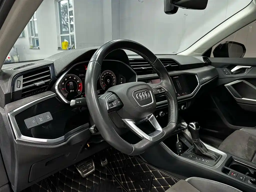 Audi Q3 2022 — фото 13