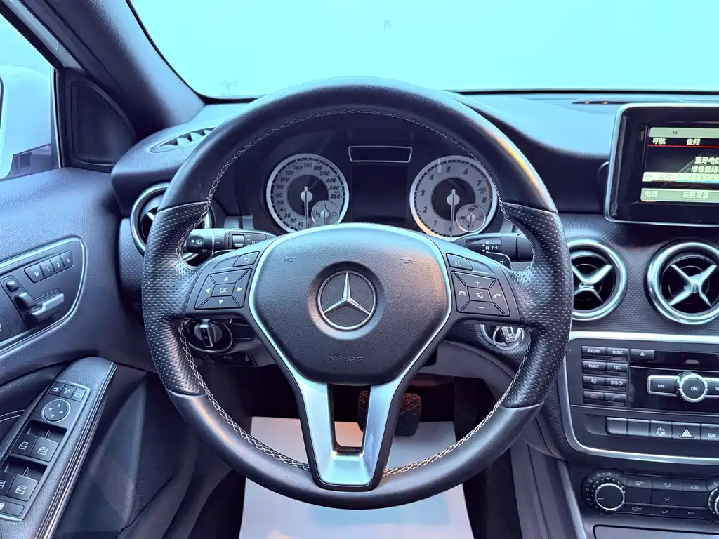 Mercedes-Benz A-Class 2014 — фото 13