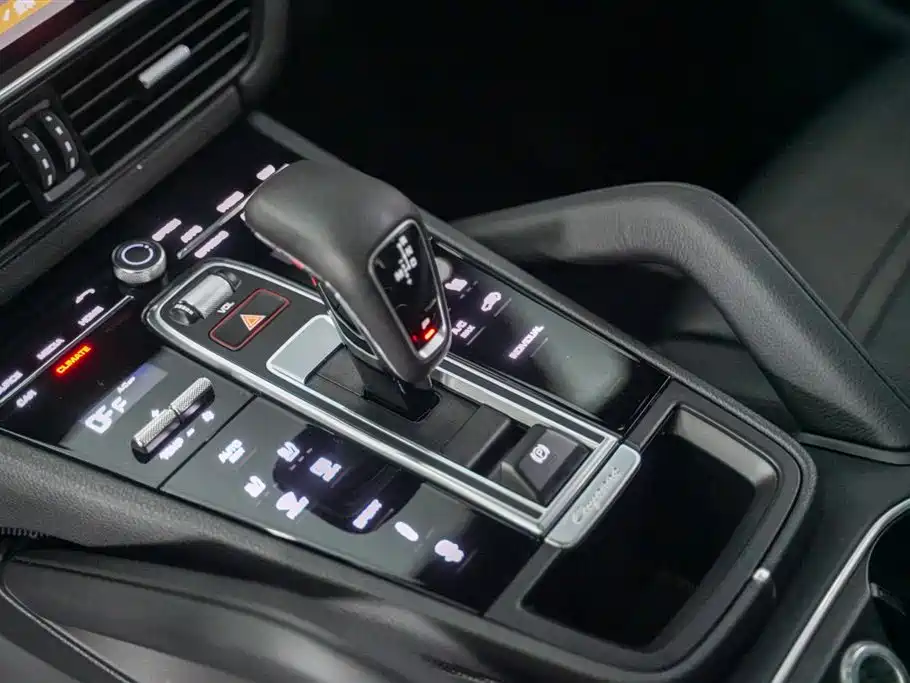 Porsche Cayenne 2021 — фото 17
