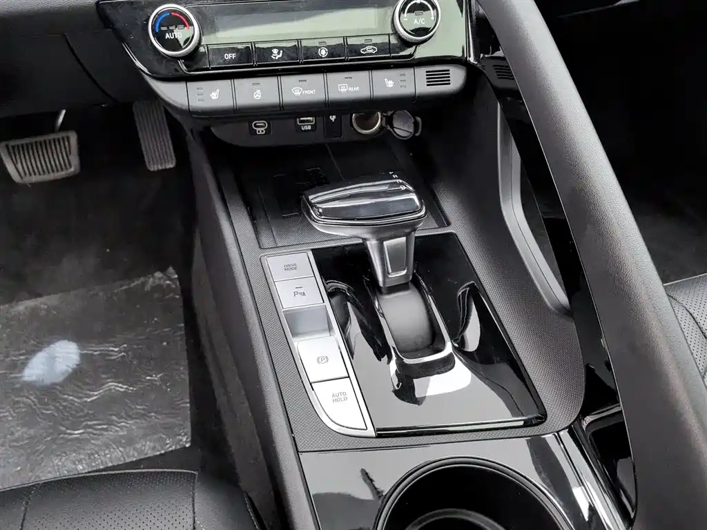 Hyundai Elantra 2025 — фото 13