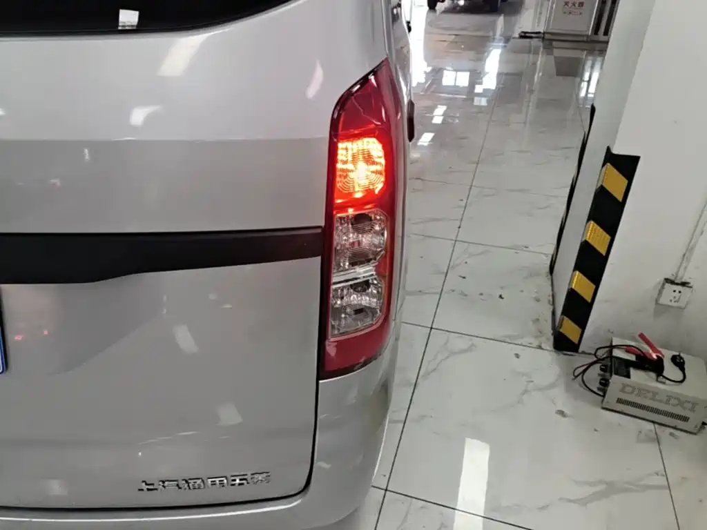 Wuling Hongguang V 2021 — фото 8