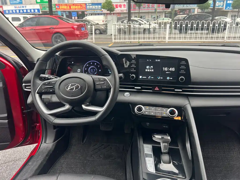 Hyundai Elantra 2023