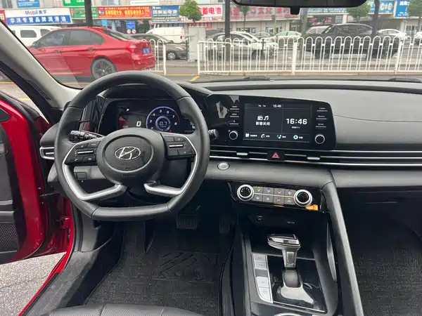 Hyundai Elantra 2023