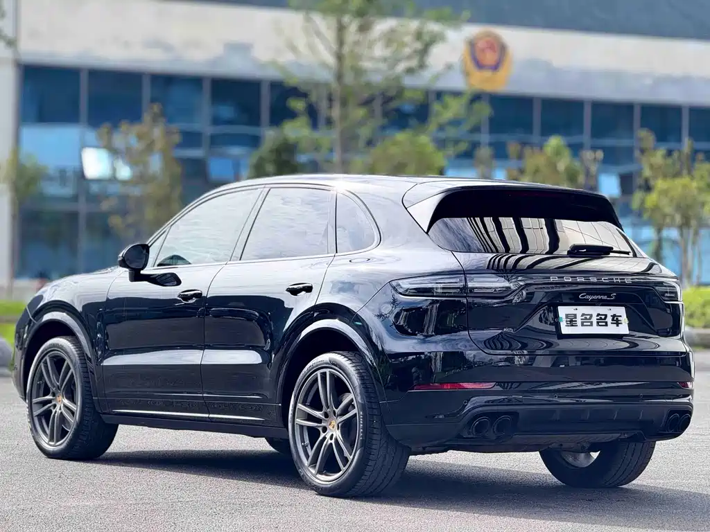 Porsche Cayenne 2023 — фото 15
