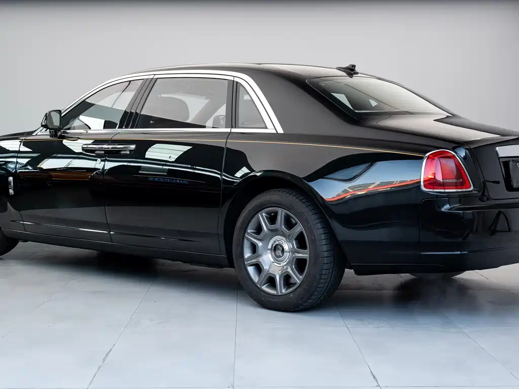 Rolls-Royce Ghost 2015 — фото 17