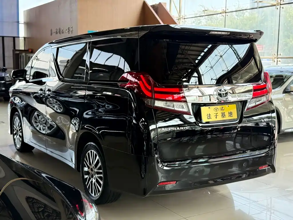 Toyota Alphard 2018 — фото 18