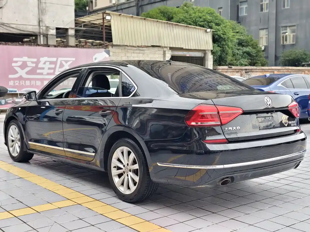 Volkswagen Passat 2017 — фото 19