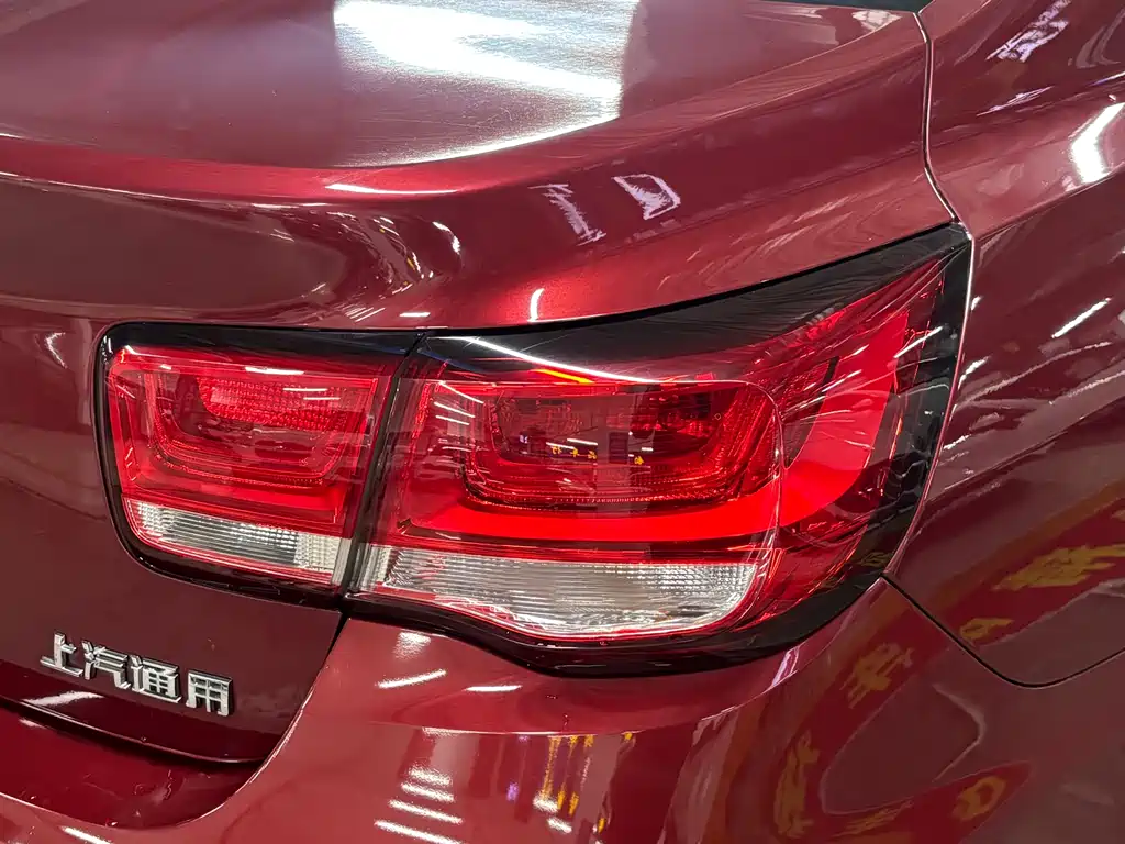 Chevrolet Malibu 2018 — фото 12