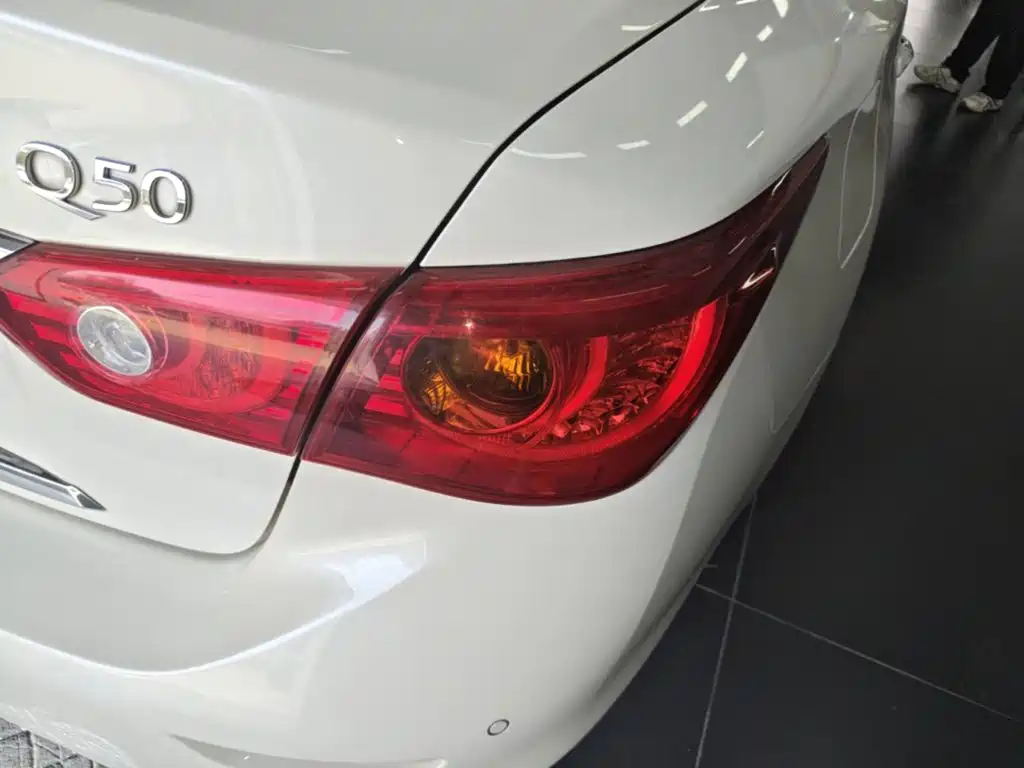 Infiniti Q50L 2016 — фото 8