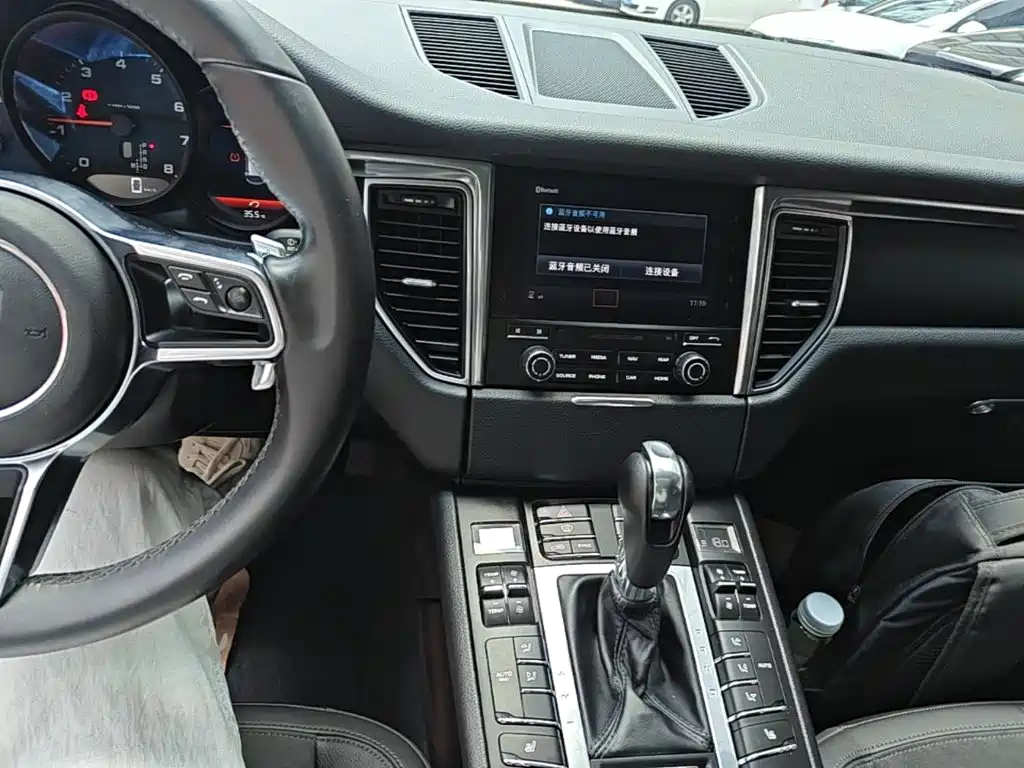 Porsche Macan 2018 — фото 10