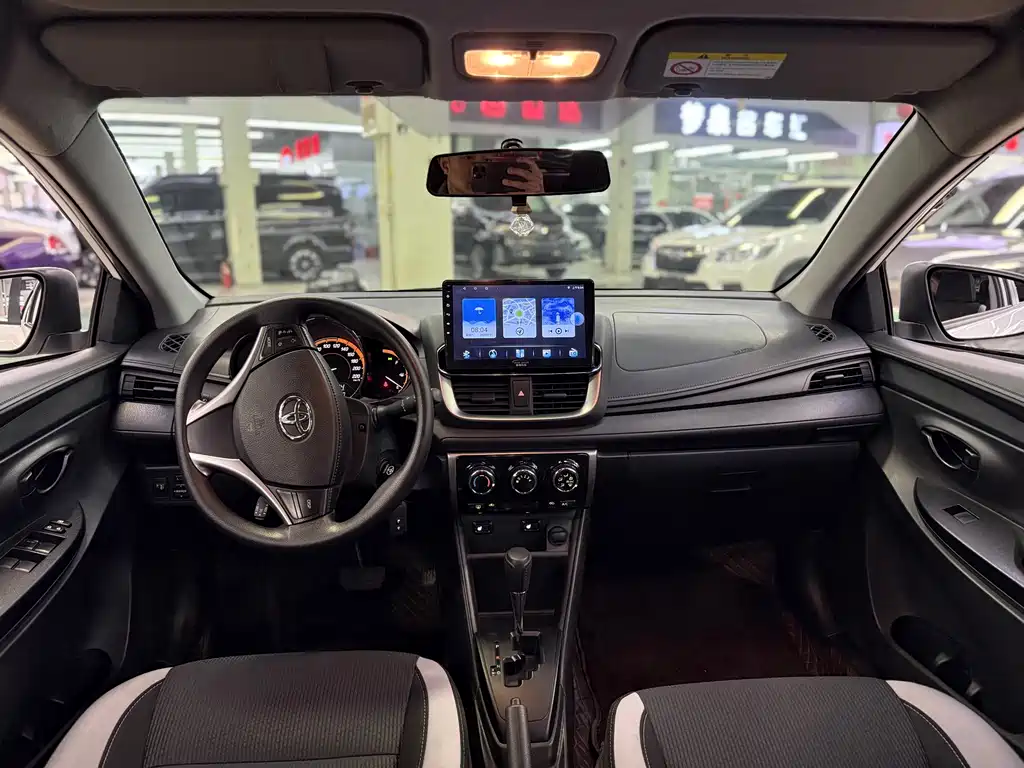 Toyota Yaris L 2022 — фото 5