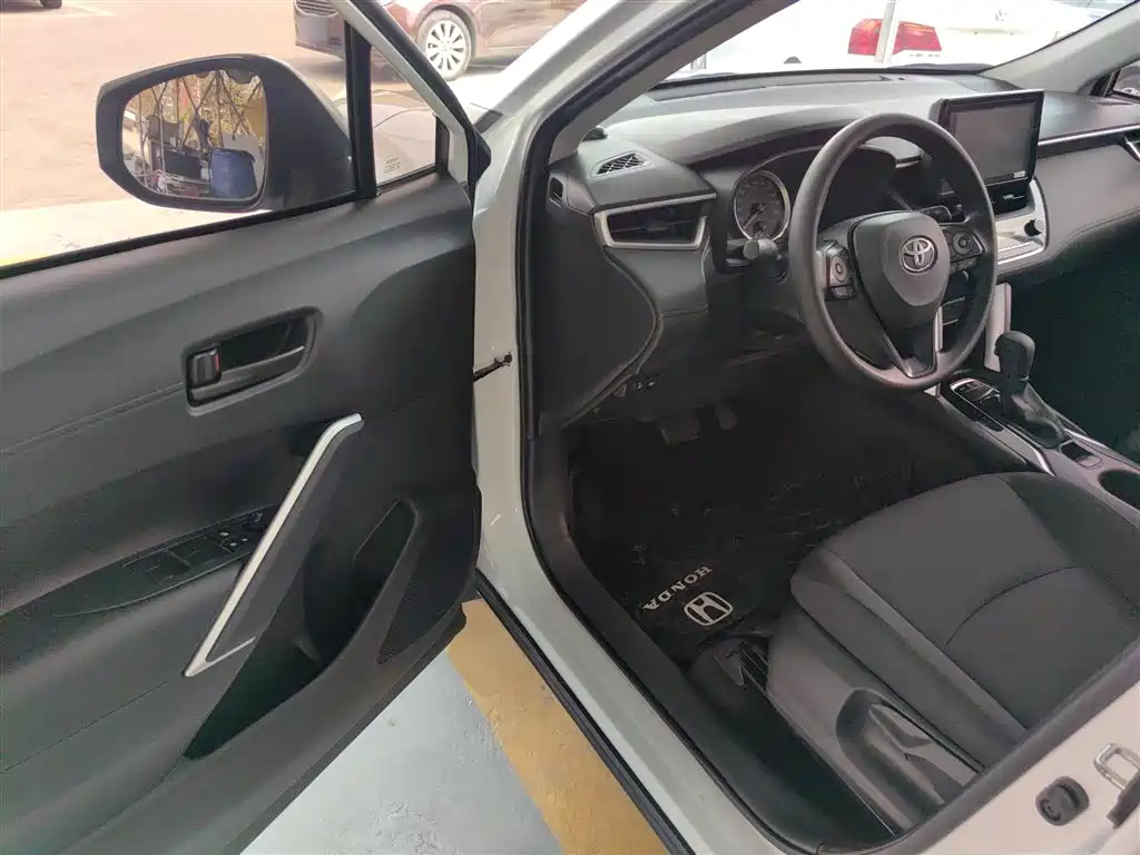 Toyota Corolla Cross 2022 — фото 16