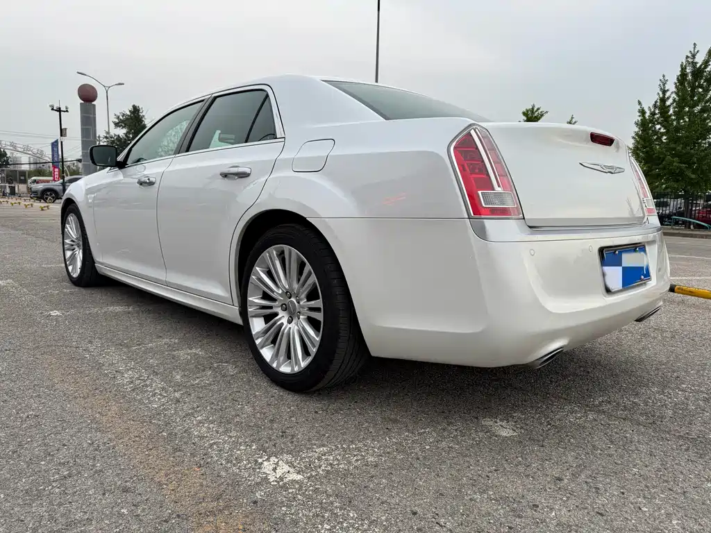 Chrysler 300C 2016 — фото 3