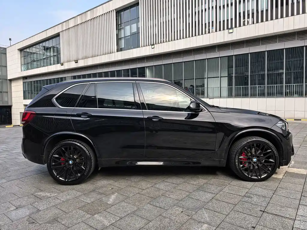 BMW X5 2018 — фото 2