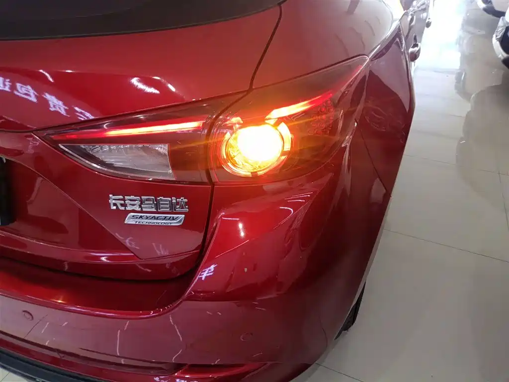 Mazda 3 Axela 2018 — фото 8