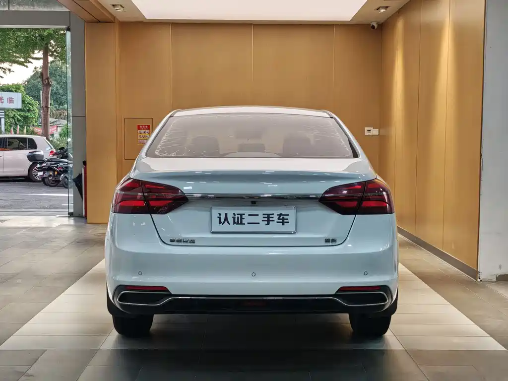 Geely Emgrand 2020 — фото 27