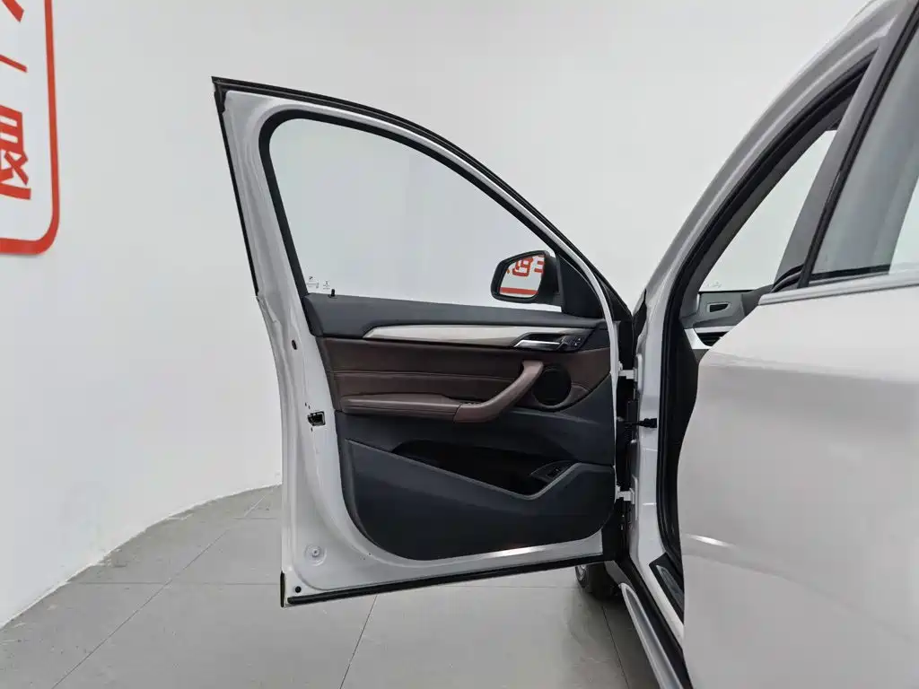 BMW X1 2016 — фото 8